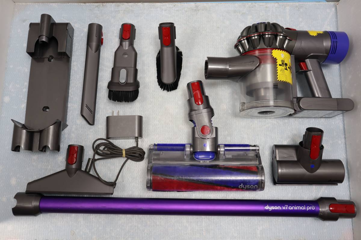 E4620 Y 中古品 dyson ダイソン SV11　v7 animal pro サイクロンコードレスクリーナー_画像1