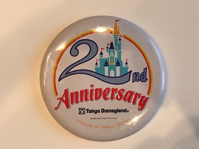 ◆祝40周年！TDL東京ディズニーランド2周年缶バッジ非売品1985年 シンデレラ城◆_画像1