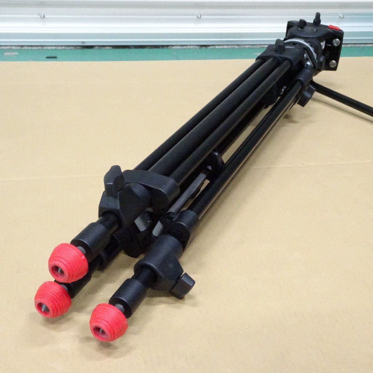 Sachtler Ace M MS アルミ三脚3段(ミッドスプレッダー付き/75mm Sachtler Ace M MS アルミ三脚3段(ミッドスプレッダー付き/75mm