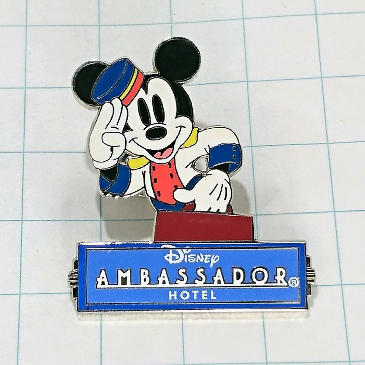  free shipping ) Mickey Mouse Ambassador hotel Disney character pin badge PINS pin zA19274