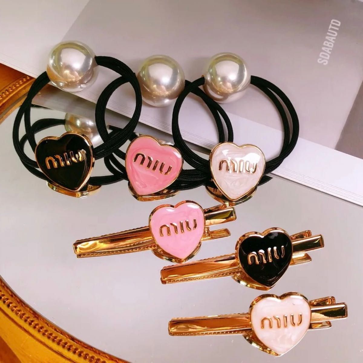 MIU MIU ヘアゴム ヘアピン ヘアアクセサリーセット ピンク MIU MIU ヘアゴム ヘアピン ヘアアクセサリーセット ピンク