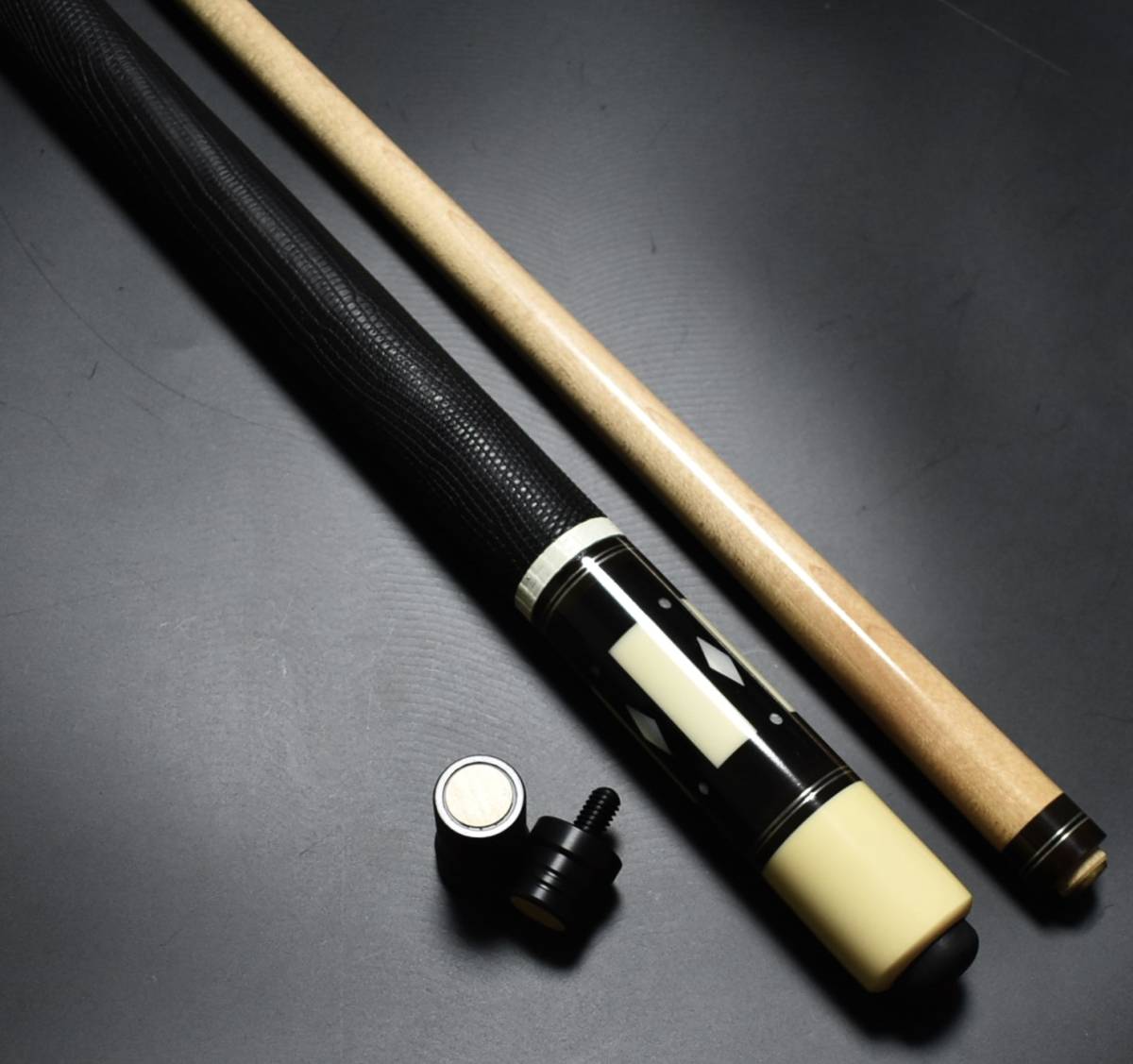 新品同様☆old adam cue 【Helmstetter】子持ち8剣18山 ジョイントキャップ付属_画像4