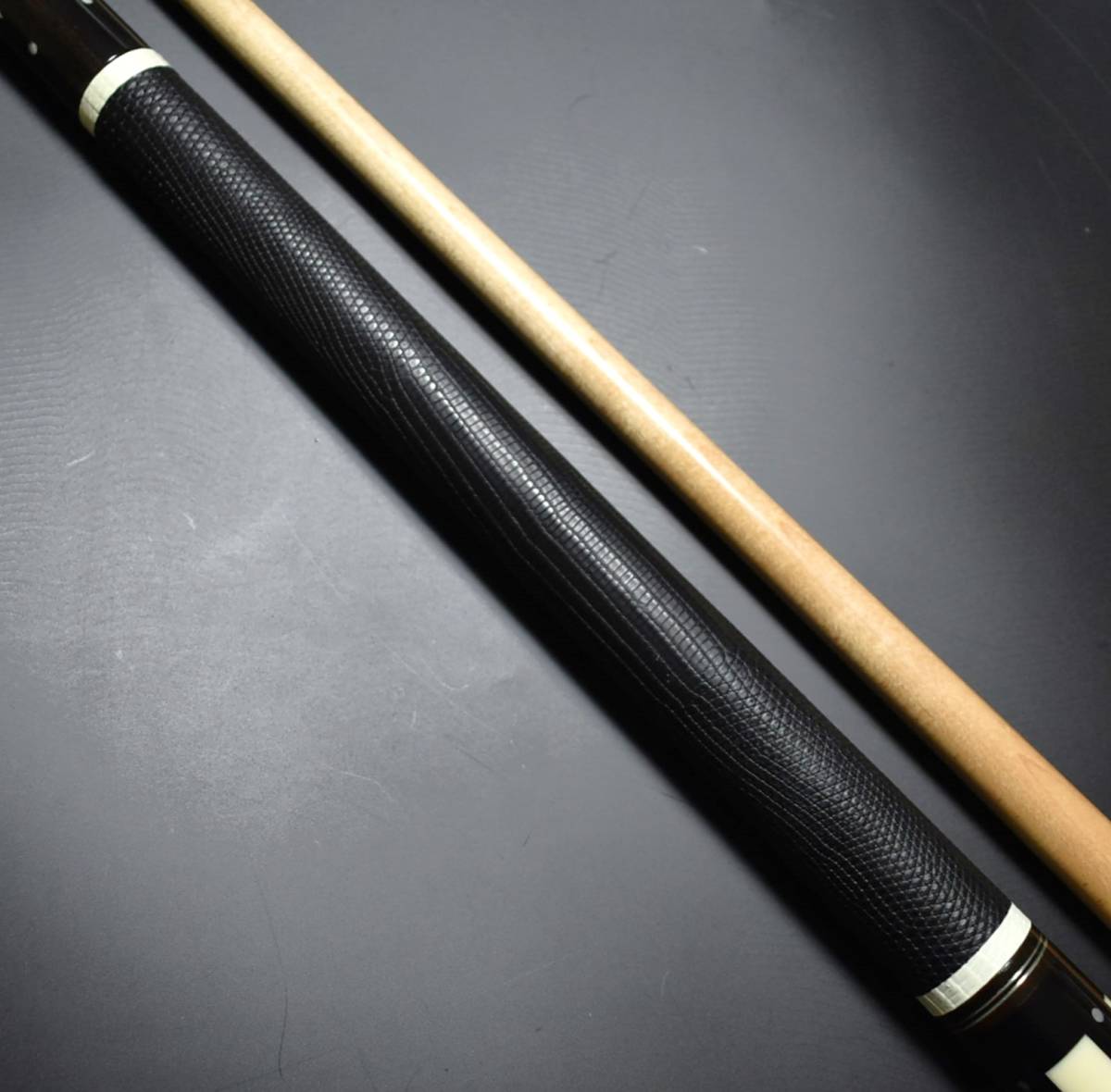 新品同様☆old adam cue 【Helmstetter】子持ち8剣18山 ジョイントキャップ付属_画像3