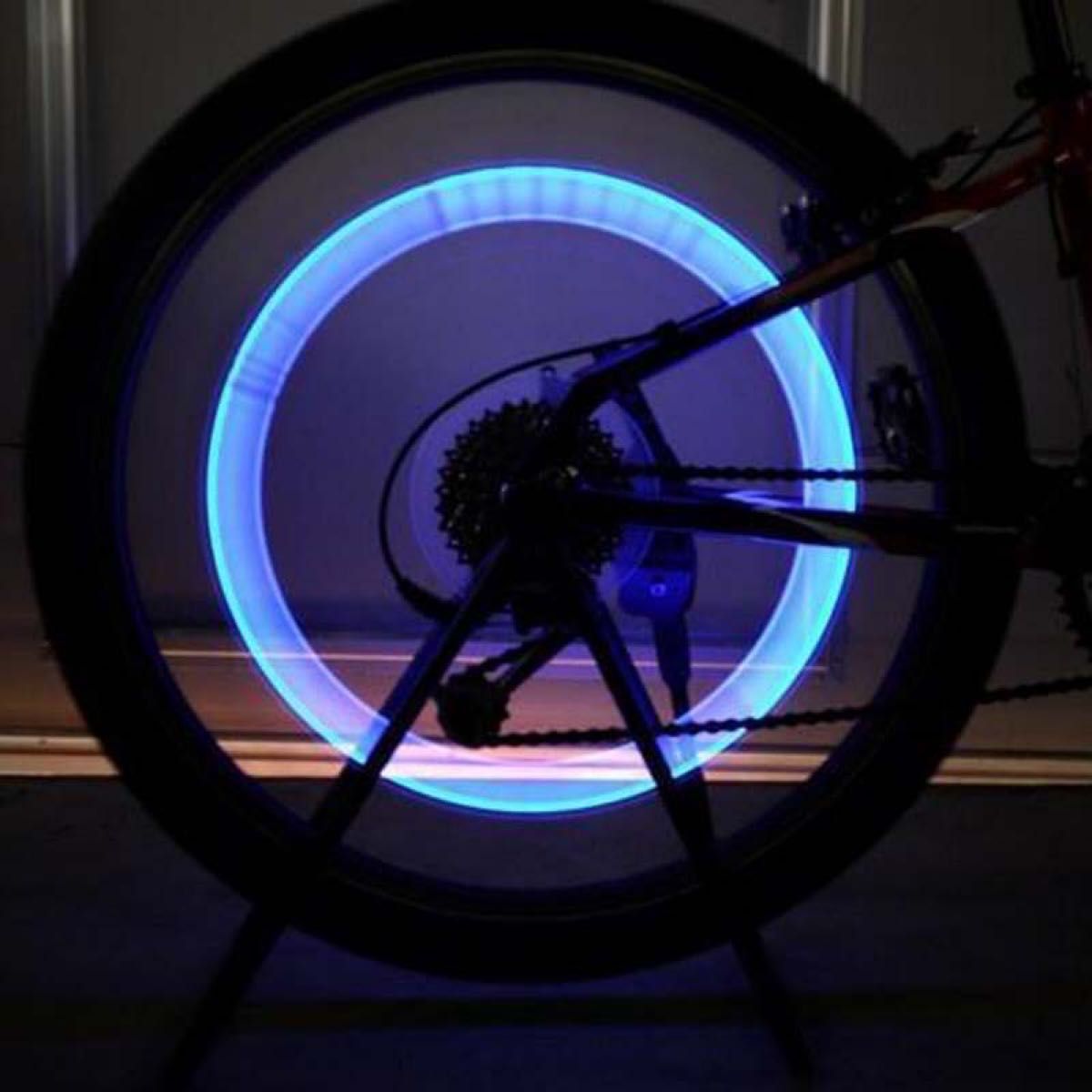 タイヤライト 自転車 バイク 車輪用 タイヤバルブキャップ ブルー タイヤアクセサリー LEDタイヤライト 