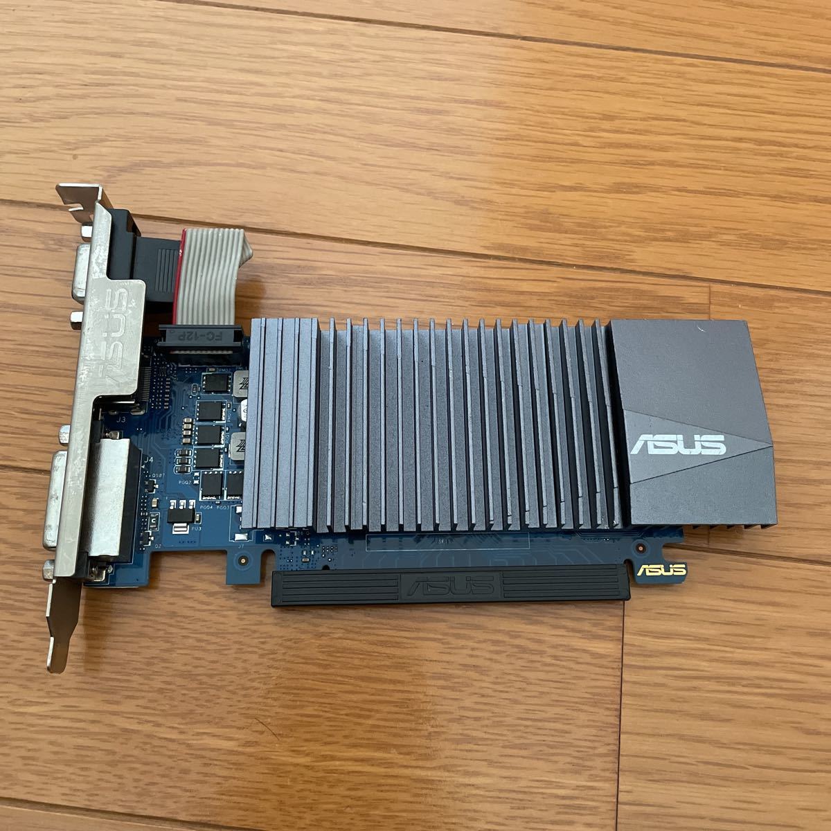 ASUS GeForce GT 710 ファンレス 1GB DDR5 起動確認済_画像1