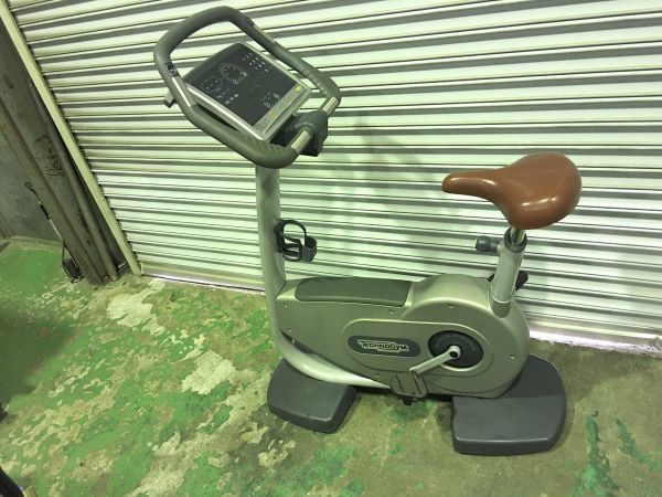 ◆引取限定(大阪)◆TECHNOGYM テクノジム アップライトバイク⑥ 業務用 エクササイズ用品 BIKE EXC 700I SP (通電確認済) 現状品_画像5