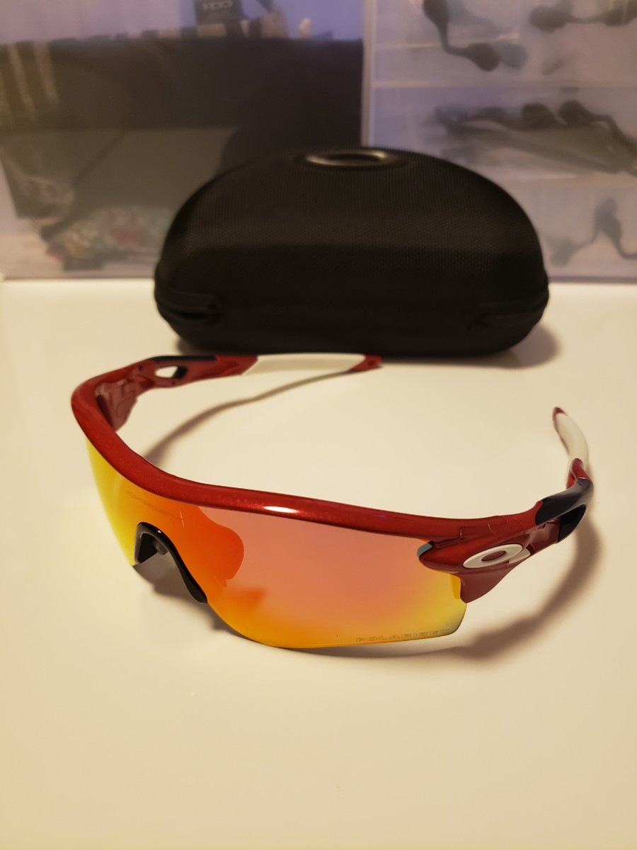 最新デザインの OAKLEY レーダーロック オークリー ポジティブレッド