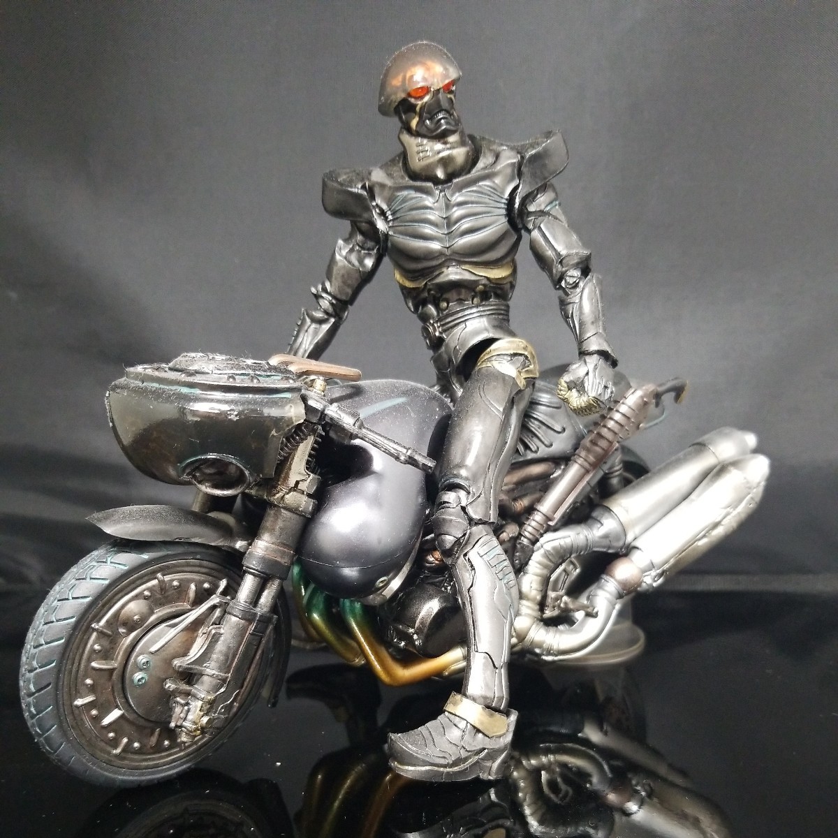 バンダイ ハカイダーS.I.C.ハカイダー&バイク中古品画像が全てです。ご入札前には必ず商品説明をお読みください。パッケージ傷みあり_画像2