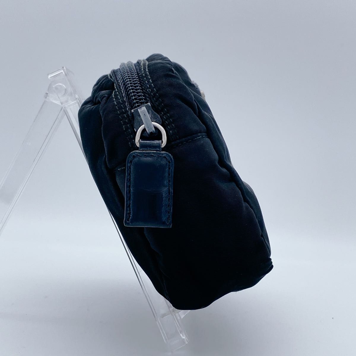 プラダ PRADAブラック ナイロン ポーチ 三角ロゴ 白タグ レザー プラダ PRADAブラック ナイロン ポーチ 三角ロゴ 白タグ レザー