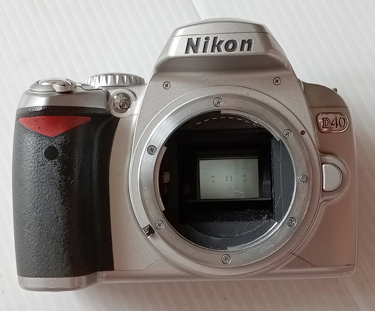 可動実用品 Nikon D40 CCD 610万画素 外観 傷、ハゲあります。付属品なし_画像2