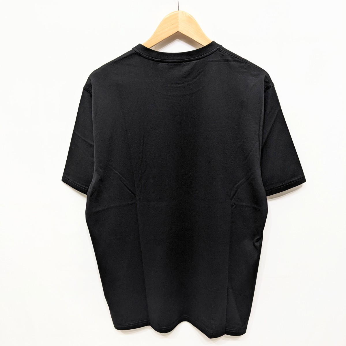 美品 BURBERRY バーバリー Tシャツ 半袖 ブラック コットン サイズM 8021831 LOGO GRAPHIC COTTON T-SHIRT グラフィック プリント_画像2