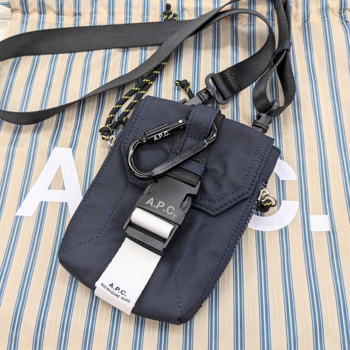 A.P.C アーペーセー クロスボディバッグ-