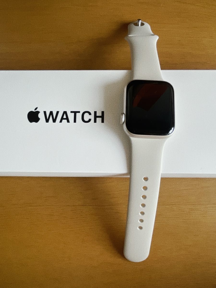 【ほぼ新品・送料無料・充電ケーブルつき】Apple Watch SE2 第2世代 GPSモデル40mm スターライト