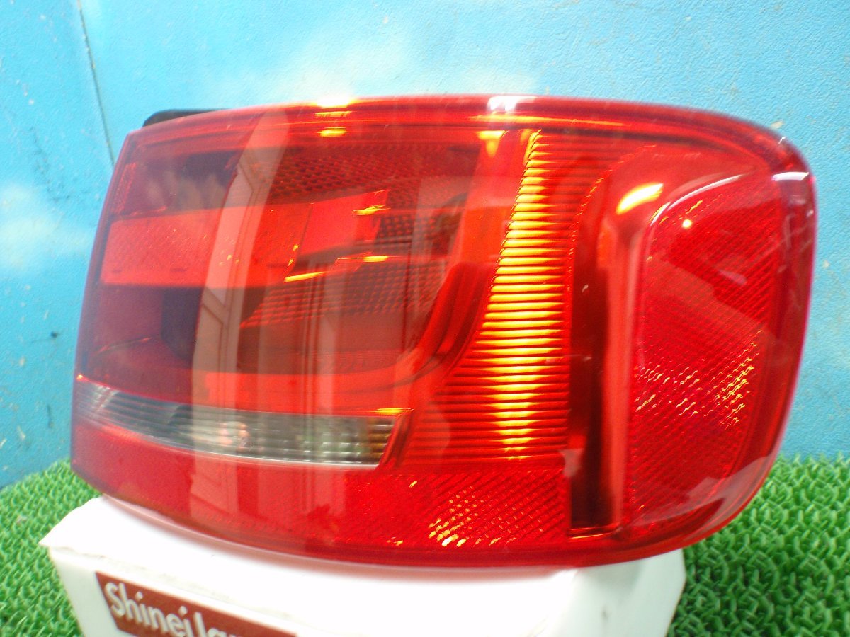 * 8KCAB 8K Audi A4 sedan tail lamp right tale lense brake lamp 8K5945096D 350846JJ