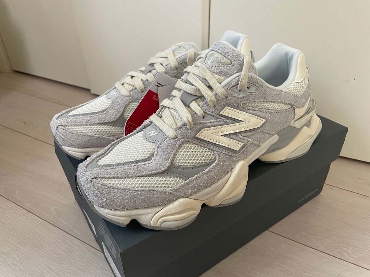 未使用新品　完売サイズ　New Balance U9060HSA 27.5㎝ ニューバランス 替え紐付き レア　人気