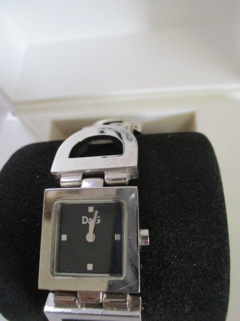 D&G face four angle wristwatch silver × black (USED)90323)