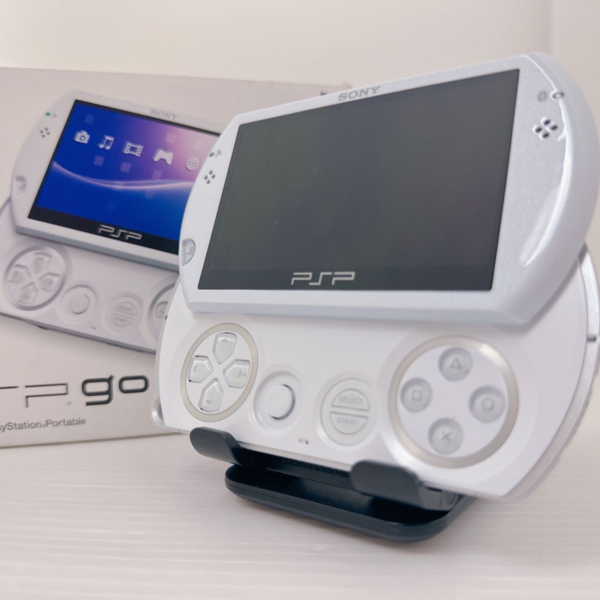 [未使用]　PSP go パールホワイト PSP-N1000PW  希少　ゲーム
