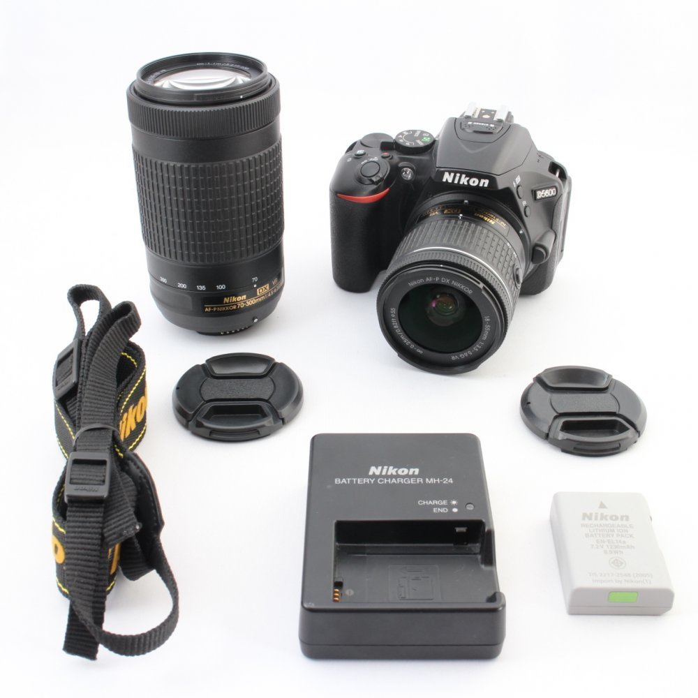 最新な Nikon デジタル一眼レフカメラ D5600 ダブルズームキット