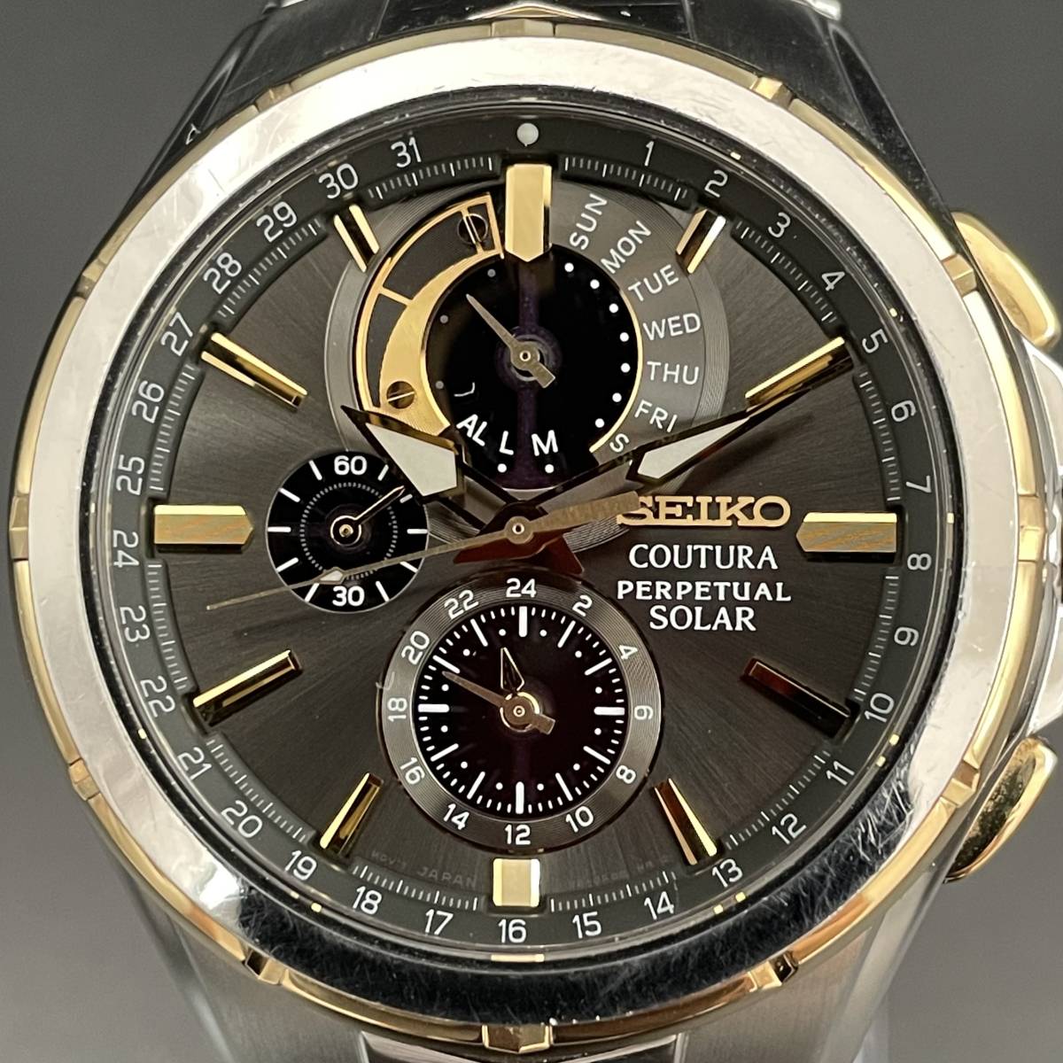 【名作】セイコー/SEIKO/SSC376/ツートーン/44㎜/男性/コーチュラ/黒/クロノグラフ/シルバー/メンズ腕時計/ソーラー/紳士/動作良好/純正_画像4