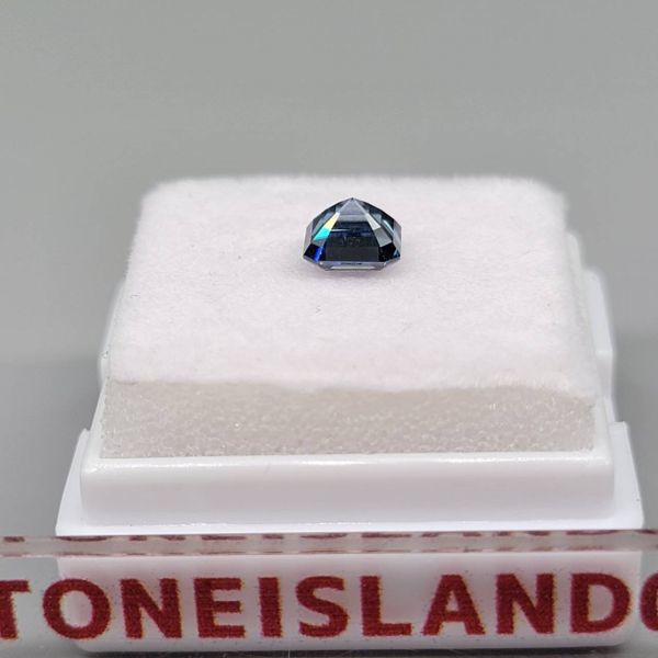 labo vivid blue diamond 0.6ct assy .- cut gem . stone rare brilliancy high quality gem series square form moa sa Night C446