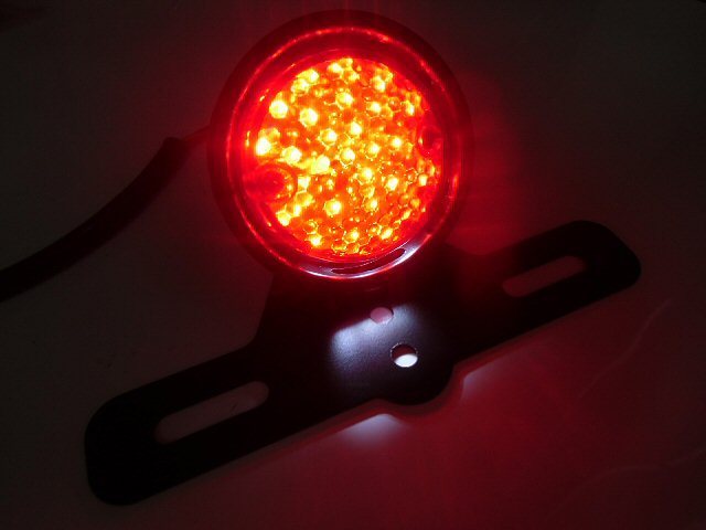 バイク 汎用 ステー付 LED テールランプ スモール⇔ブレーキ 連動 ナンバー灯 赤/レッド レンズ カスタム アメリカン 単車 SR TW 12V D_画像5
