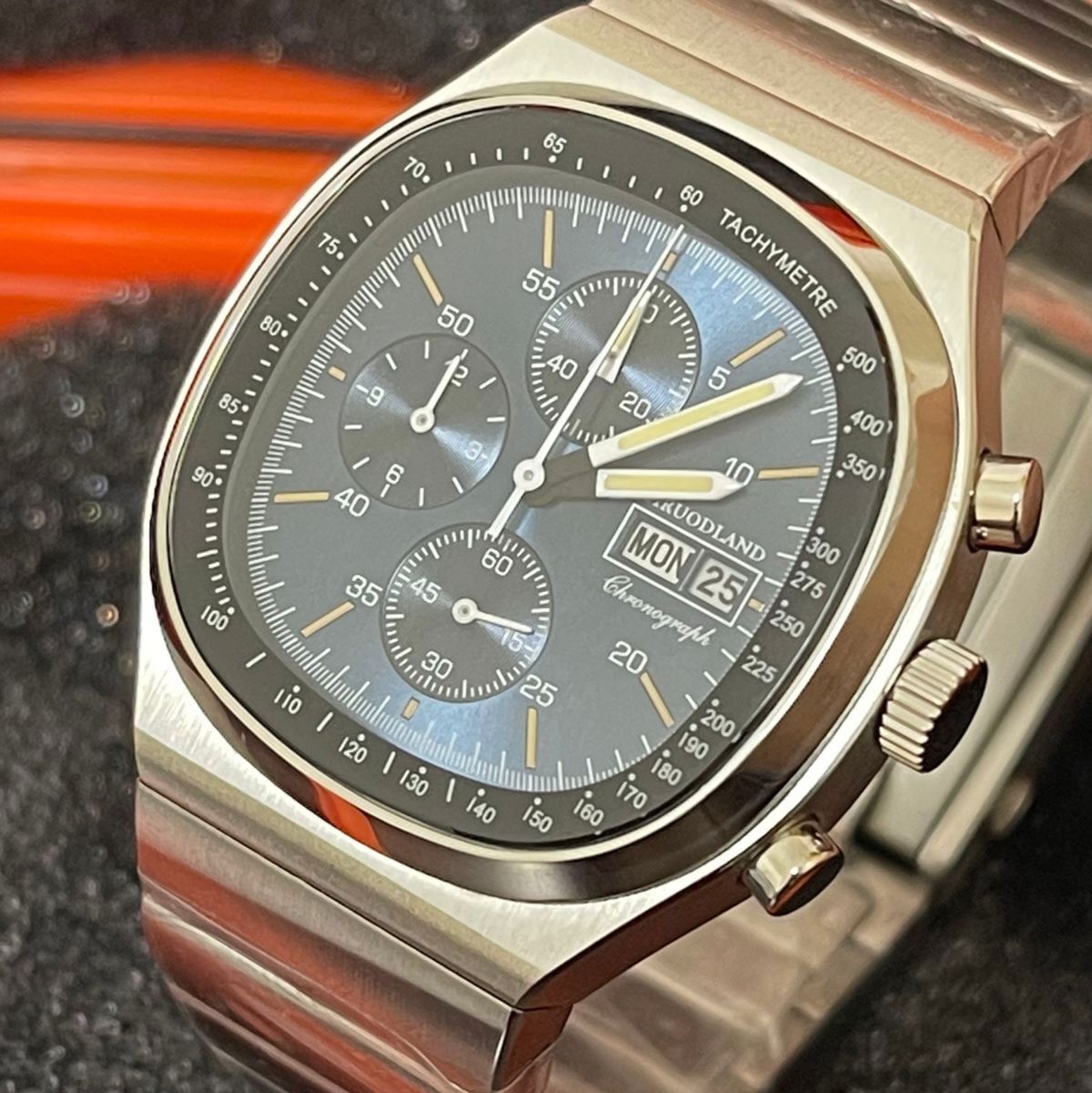 TVスクリーン型【0s00クロノ搭載/新品】hruodland ムーン TVスクリーン型【0s00クロノ搭載/新品】hruodland ムーン