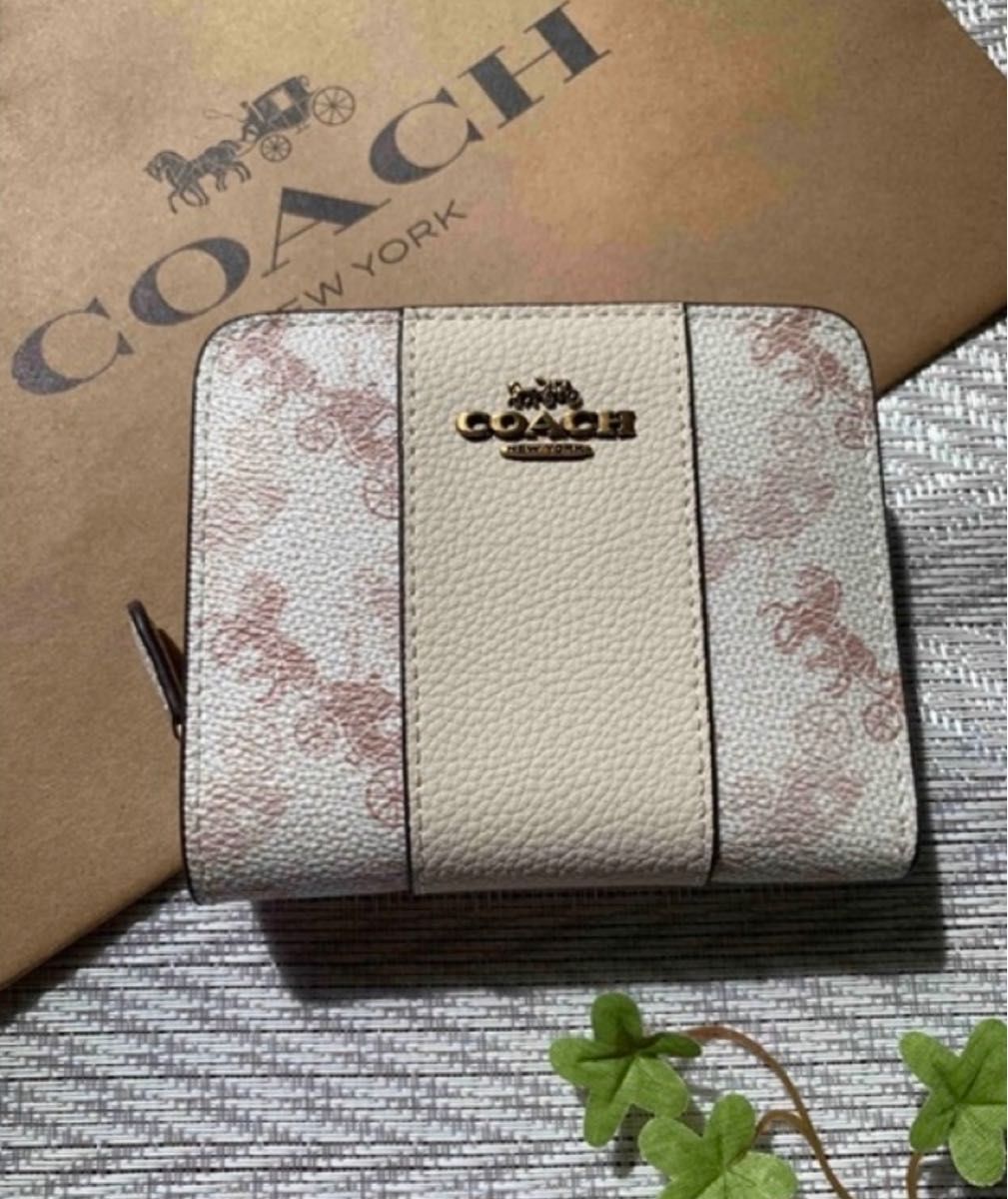 新品COACH ホワイト馬車柄スモール二つ折り財布|PayPayフリマ