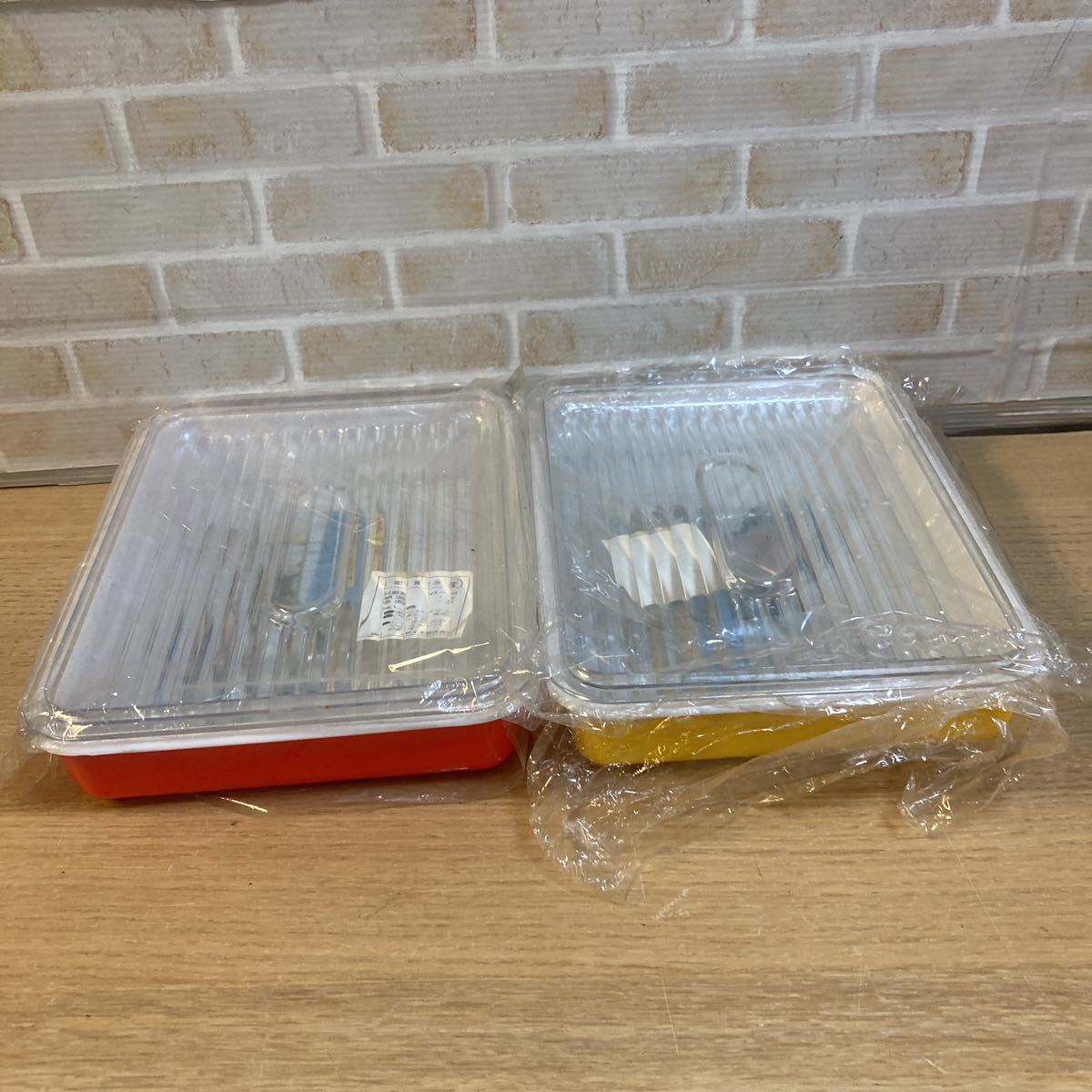 DE-603【保管品】昭和レトロ サンバット 赤、黄色 二つまとめて 天ぷら 鍋物 材料入れ 容器_画像8