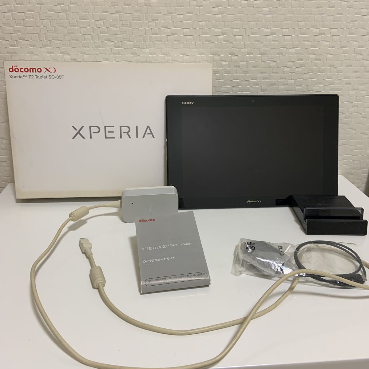 Xperia Z2 Tablet SO-05F docomo SONY 動作品純正 USB同軸変換ケーブル 卓上ホルダー クレードル 充電器 ACアダプター 本体 説明書 32GB