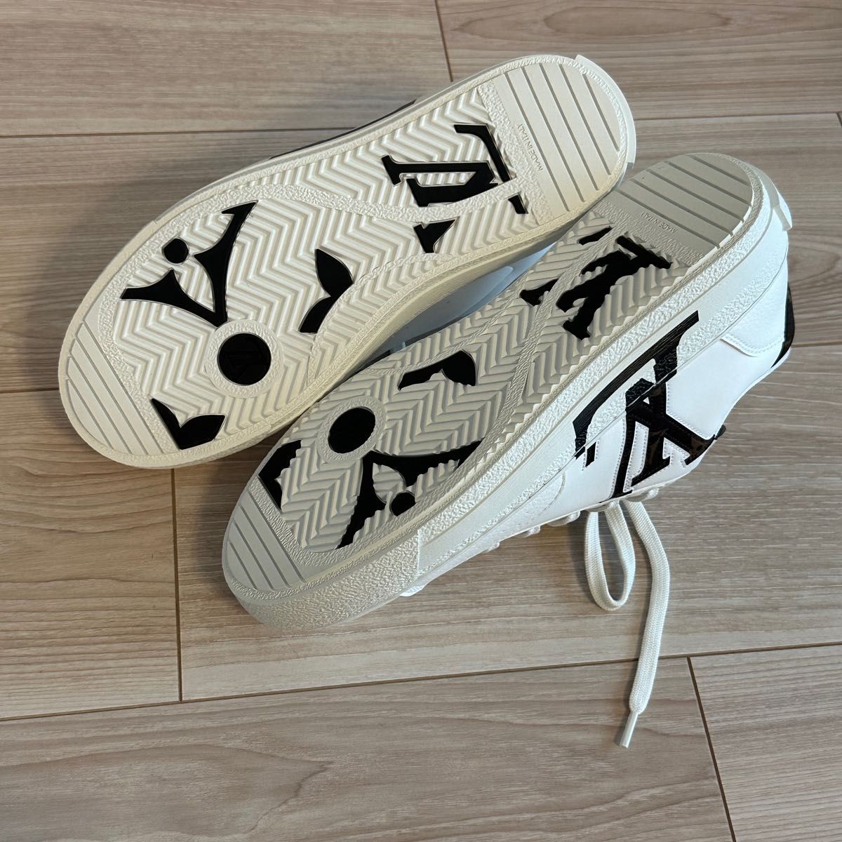 ルイヴィトン チャーリー・ライン スニーカー LOUIS VUITTON ルイヴィトン チャーリー・ライン スニーカー LOUIS VUITTON