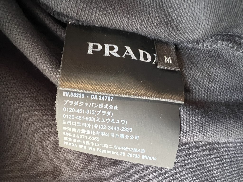 (^w^)b PRADA プラダ イタリア製 ポロシャツ 黒 ブラック M スポーツ ゴルフ SPORTS 鹿の子 プラダジャパン 高級 ブランド 袖 襟 ラインの画像8