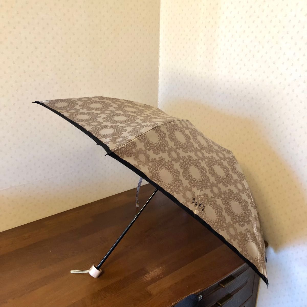 ★新品★DAKS ダックス 折りたたみ傘 雨傘 ベージュ レース模様