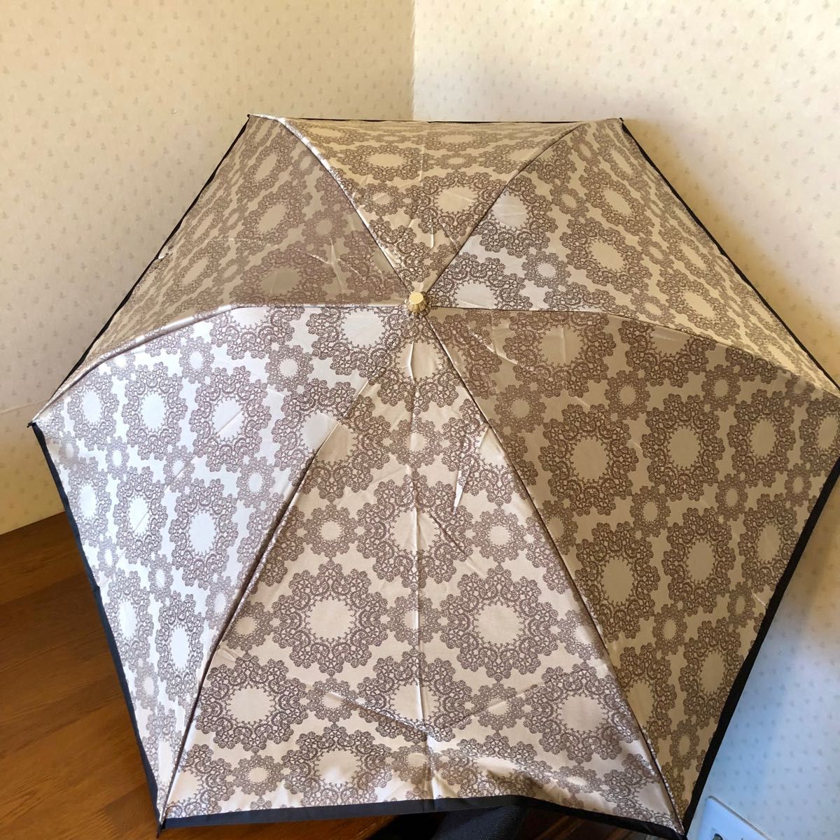 ★新品★DAKS ダックス 折りたたみ傘 雨傘 ベージュ レース模様