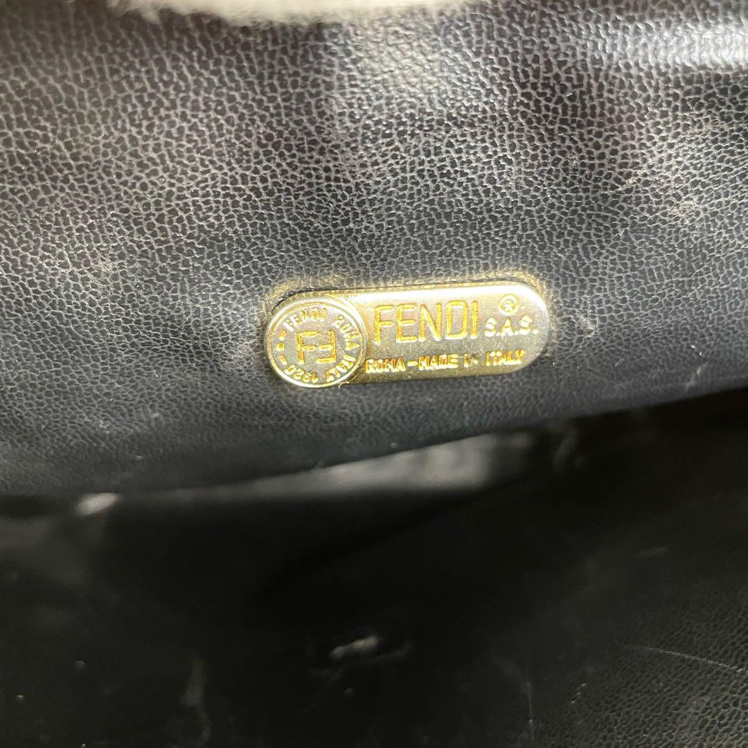 買い物極 FENDI フェンディ ズッカ柄 ショルダーバッグ 斜め掛け