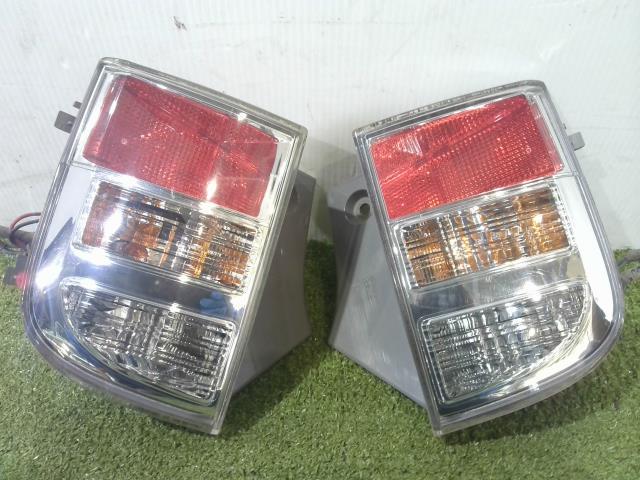 トヨタ ZGM10G ZGM11G ZGM15G アイシス 後期 純正 LED クリア テールレンズ テールランプ コイト 44-70 44-64 左右セット_画像3