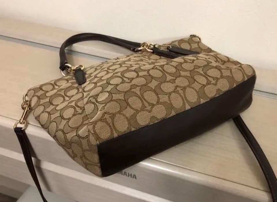 即決 美品 COACH コーチ 2way ショルダー バッグ トートバッグ ハンドバッグ シグネチャー キャンバス 2wayバッグ 鞄 ポシェット 斜めがけ_画像2