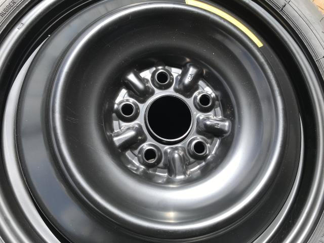 カムリ AVV50 スペアタイヤセット T155/70D17 17×4T 車載工具付き_画像4