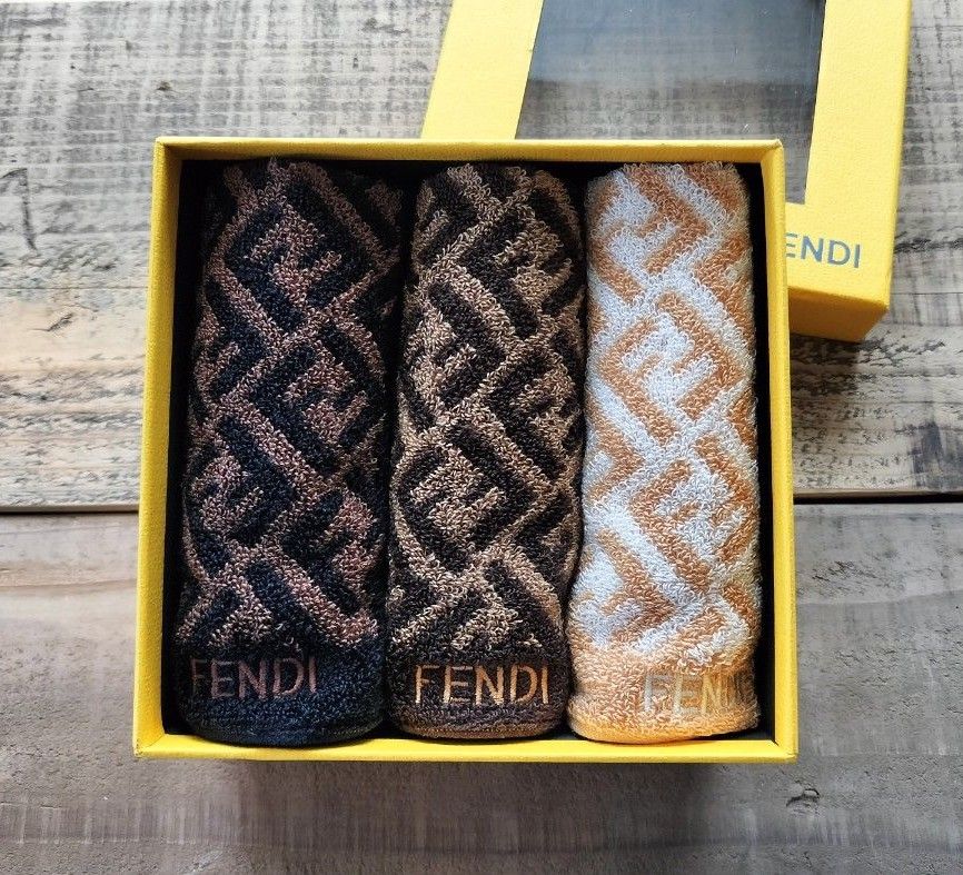 FENDI フェンディ タオルハンカチ3枚Set 狸小路様専用|Yahoo FENDI フェンディ タオルハンカチ3枚Set 狸小路様専用|Yahoo