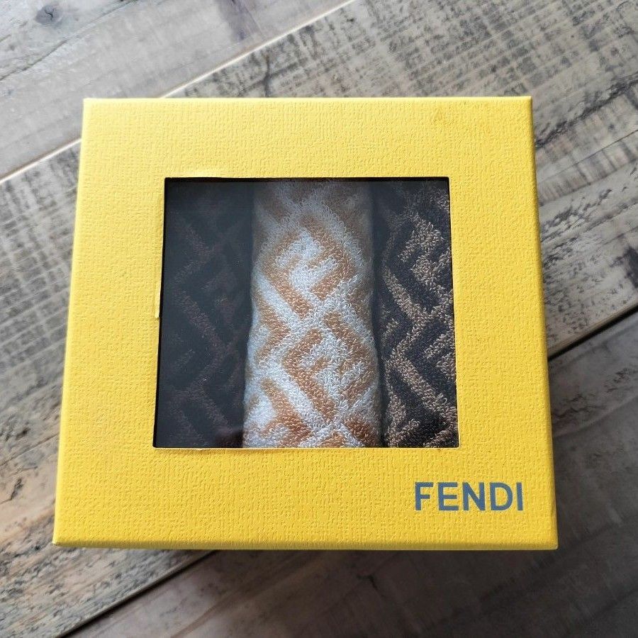 FENDI フェンディ タオルハンカチ3枚Set 狸小路様専用|Yahoo FENDI フェンディ タオルハンカチ3枚Set 狸小路様専用|Yahoo