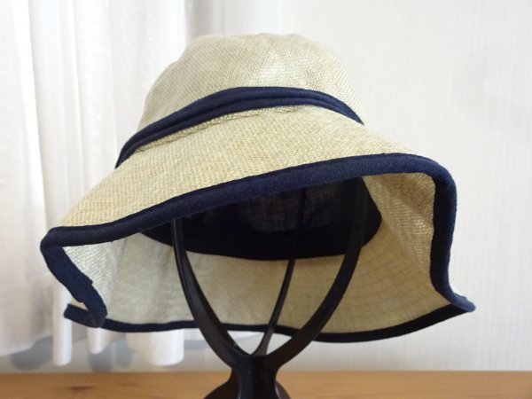 ∂ オーブ ∂ レディース・婦人用　つば広ハット　ベージュ色　サイズ５７・５cm　キャップ　帽子　リボン付　スタイルハット_画像3