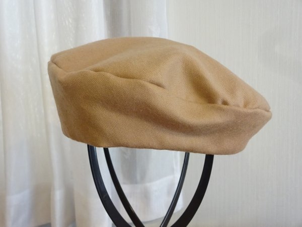 ∂ EMODA ∂レディース・ガールズ　ベージュ色　ベレー帽　タグ付帽子　サイズ５７・５cm　キャップ　帽子　ウール使用_画像2