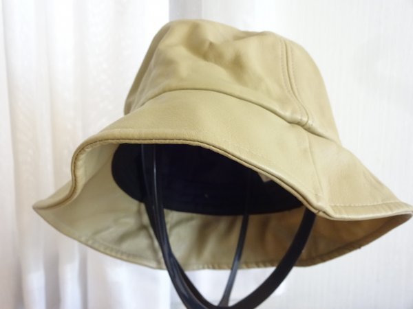 C パル D レディース・メンズ　ベージュ色　バケットハット 韓国製　サイズ５７cm　キャップ　帽子　合成皮革_画像3