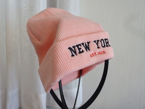 C NEW YORK EST1625 D キッズ帽子　ピンク色ぼうし　ニット帽　女の子・ガールズ　サイズ５６cm〜５８cm　キャップ　帽子_画像1