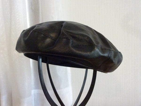 E フェイクレザー F キッズ・ガールズ　黒色帽子　ベレー帽　スタイル帽子　サイズ５７・５cm　キャップ　帽子　CRUSH ON YOU_画像4