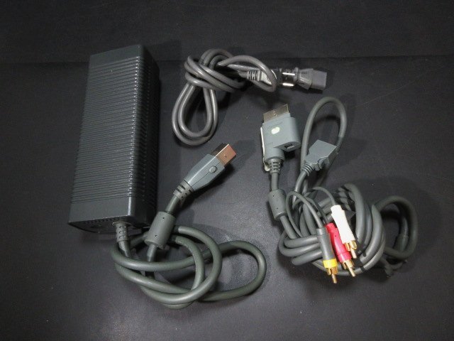 XA070◇マイクロソフト XBOX360 コンソール 本体 コントローラー 付属品 / 計3点 / Microsoft CONSOLE TVゲーム ゲーム機 玩具 / 現状渡し_画像10