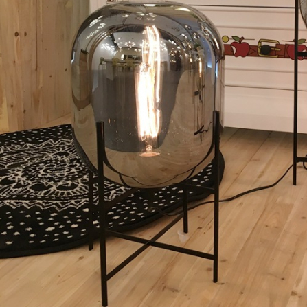 テーブル ランプ LED ガラス 照明 ライト 装飾 インテリア 卓上 サイド スタンド 北欧 リビング 寝室 間接 アイアン オブジェ 全２カラー