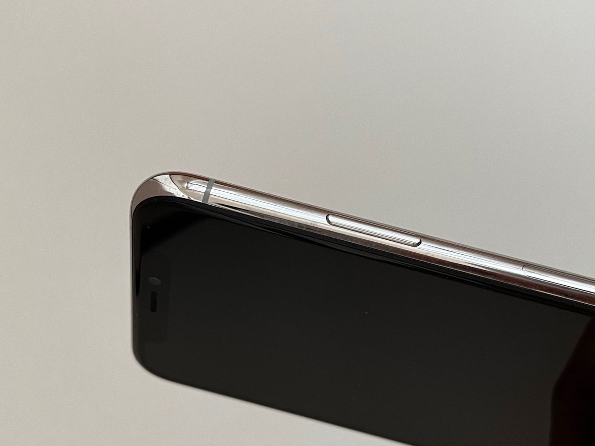 【中古美品】 iPhone 11 pro 64GB シルバー 画面割れなし iPhone11  Apple