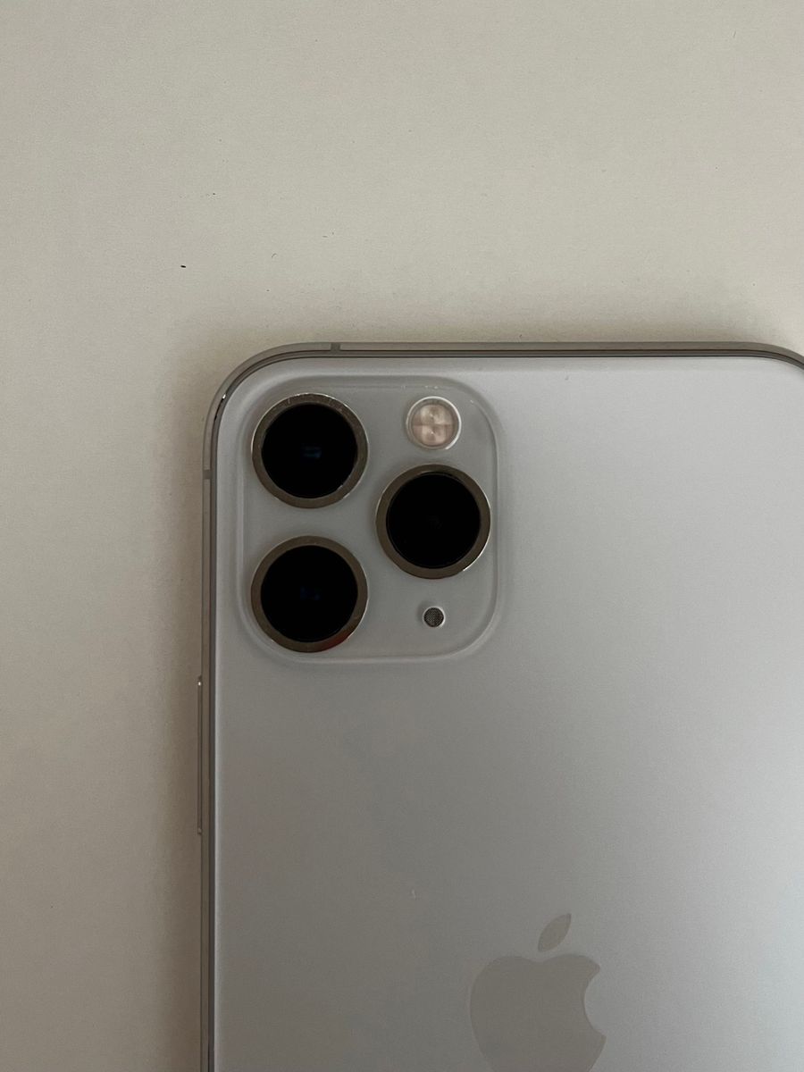 【中古美品】 iPhone 11 pro 64GB シルバー 画面割れなし iPhone11 Apple