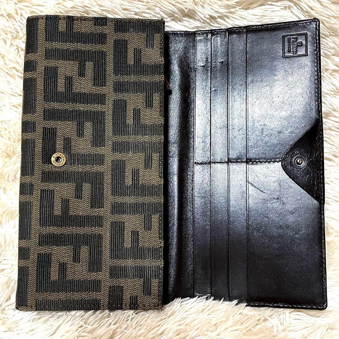 うのにもお得な 【FENDI】二つ折り長財布【フェンディ/ズッカ柄/ロゴ