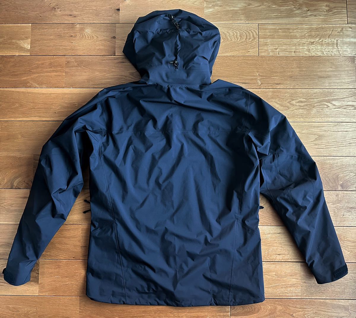 【国内正規 新品】ARC'TERYX Beta AR Jacket Men's Kingfisher L アークテリクス ベータ ジャケット GORE-TEX ネイビー BIRDAID保証書付き_画像3